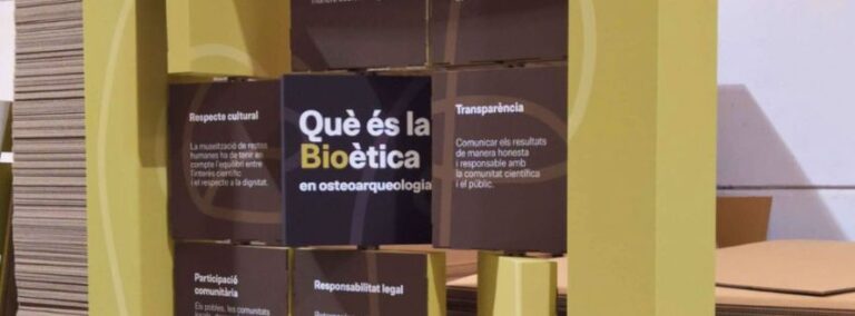 Módulo de paneles giratorios en cartón: una solución ecológica para la divulgación cultural